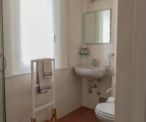 Intra 招待所 奧爾比亞