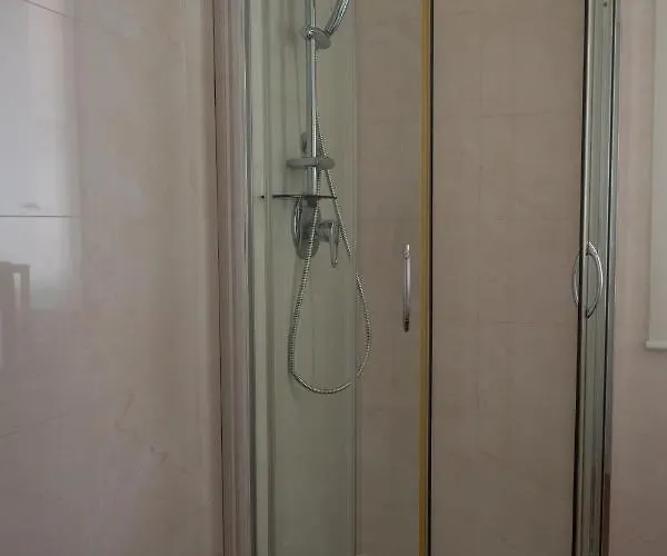 招待所 Intra 奧爾比亞